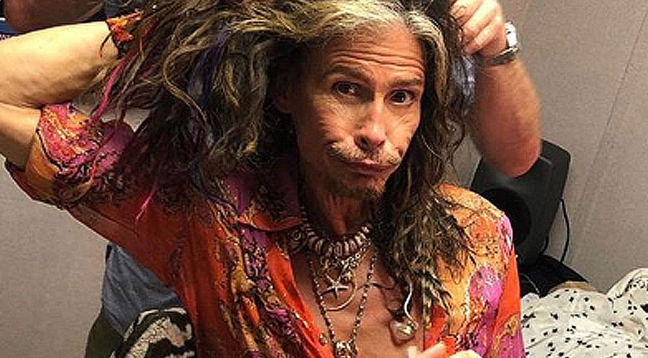 This Photo Of Steven Tyler Getting Dolled Up Backstage Is Raising Some Pretty Hilarious Questions