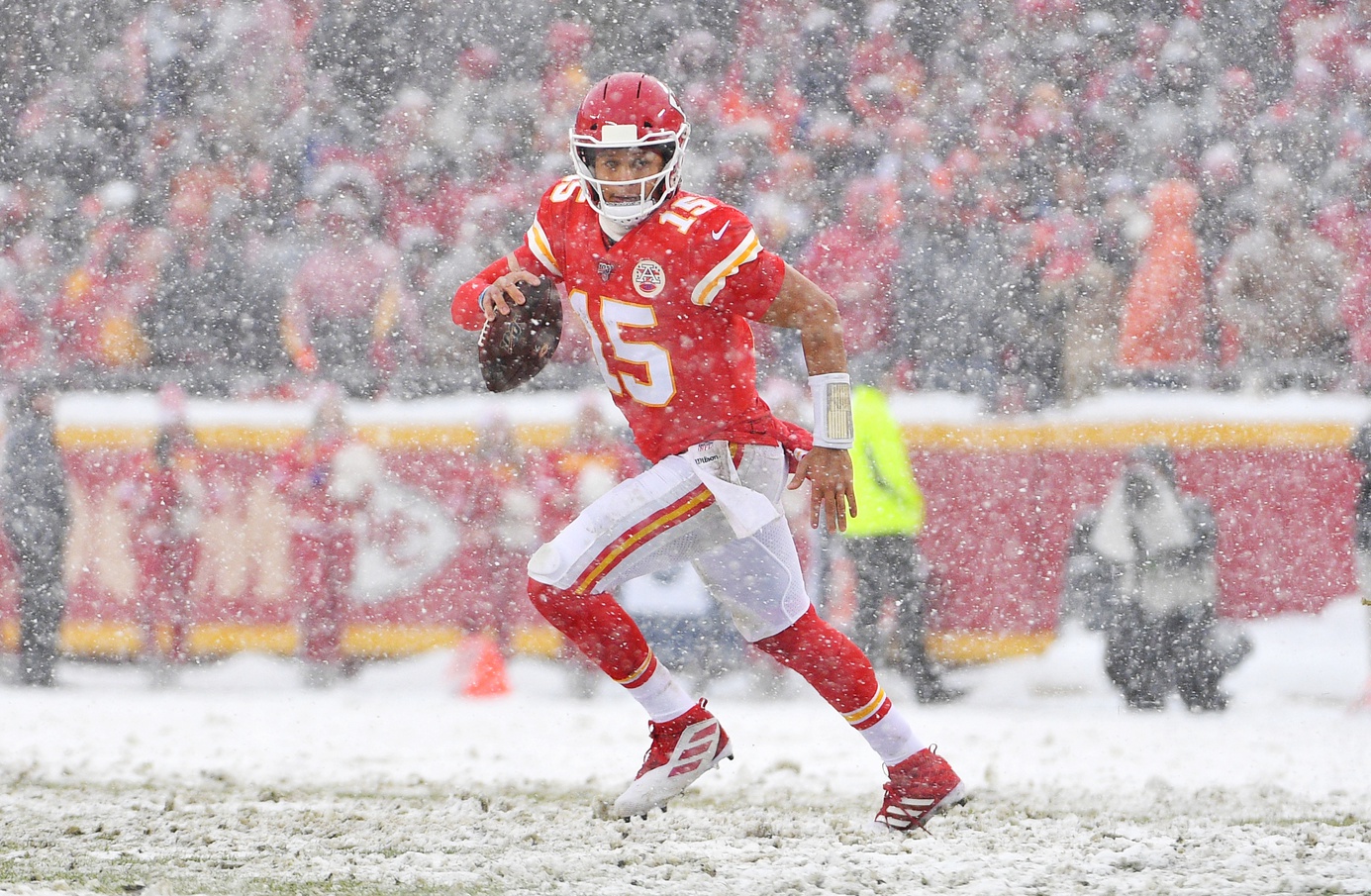 WATCH Patrick Mahomes with absurd behindtheback pass Rams ON DEMAND