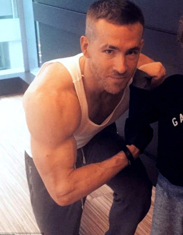 Ryan Reynolds weight, height and age. We know it all!