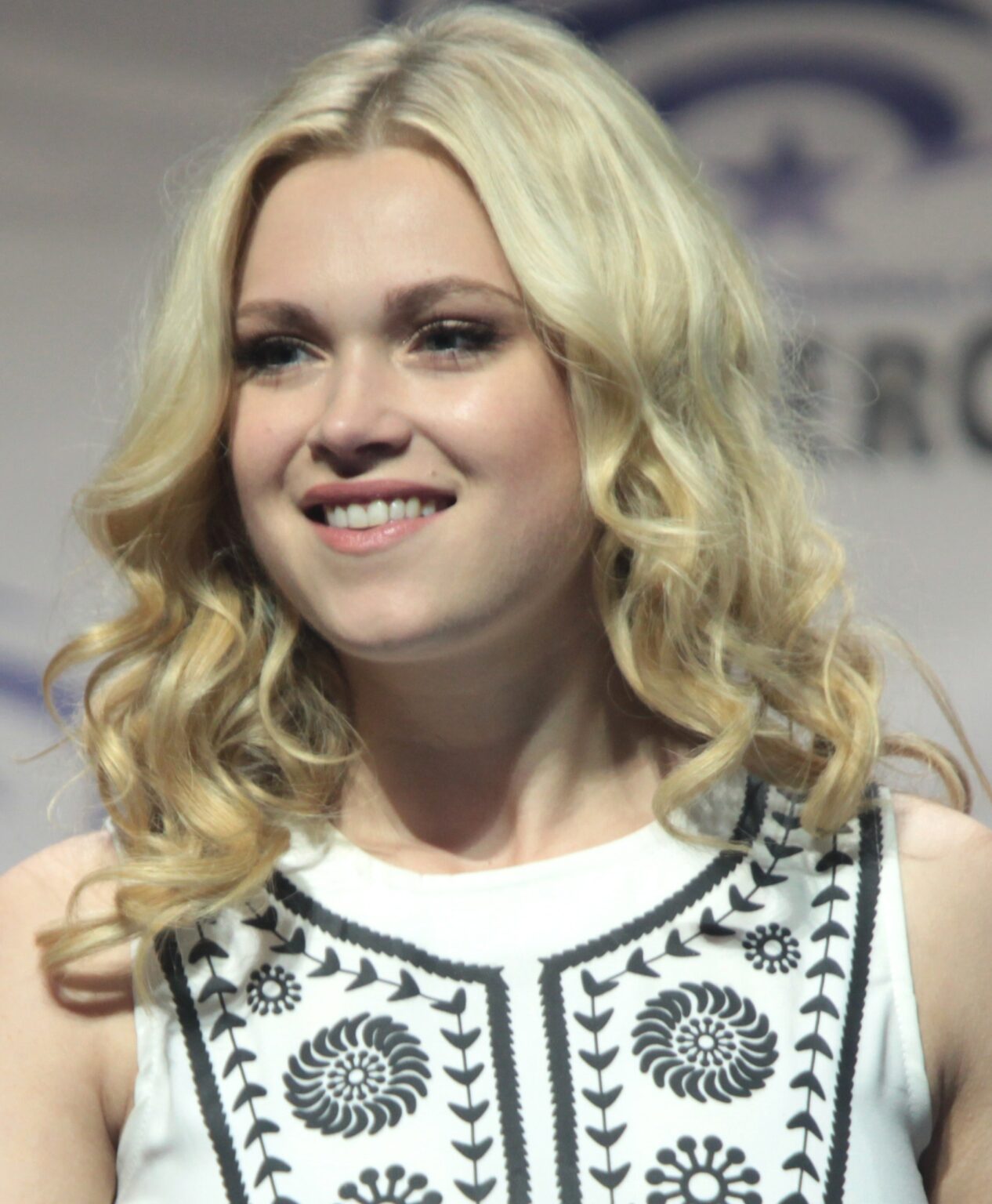 Eliza Taylor Height, Weight, Age, Affairs, Wiki & Facts Stars Fact