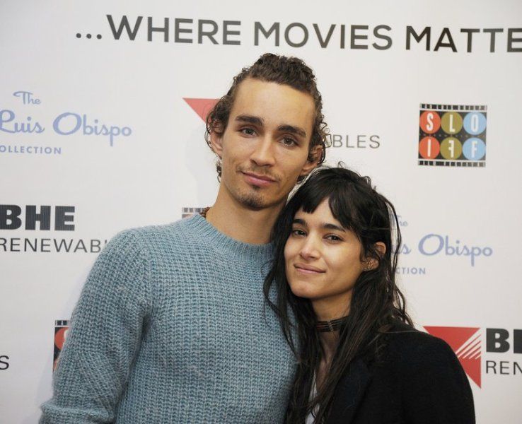 Robert Sheehan Height, Age, Girlfriend, Family, Biography & More » StarsUnfolded