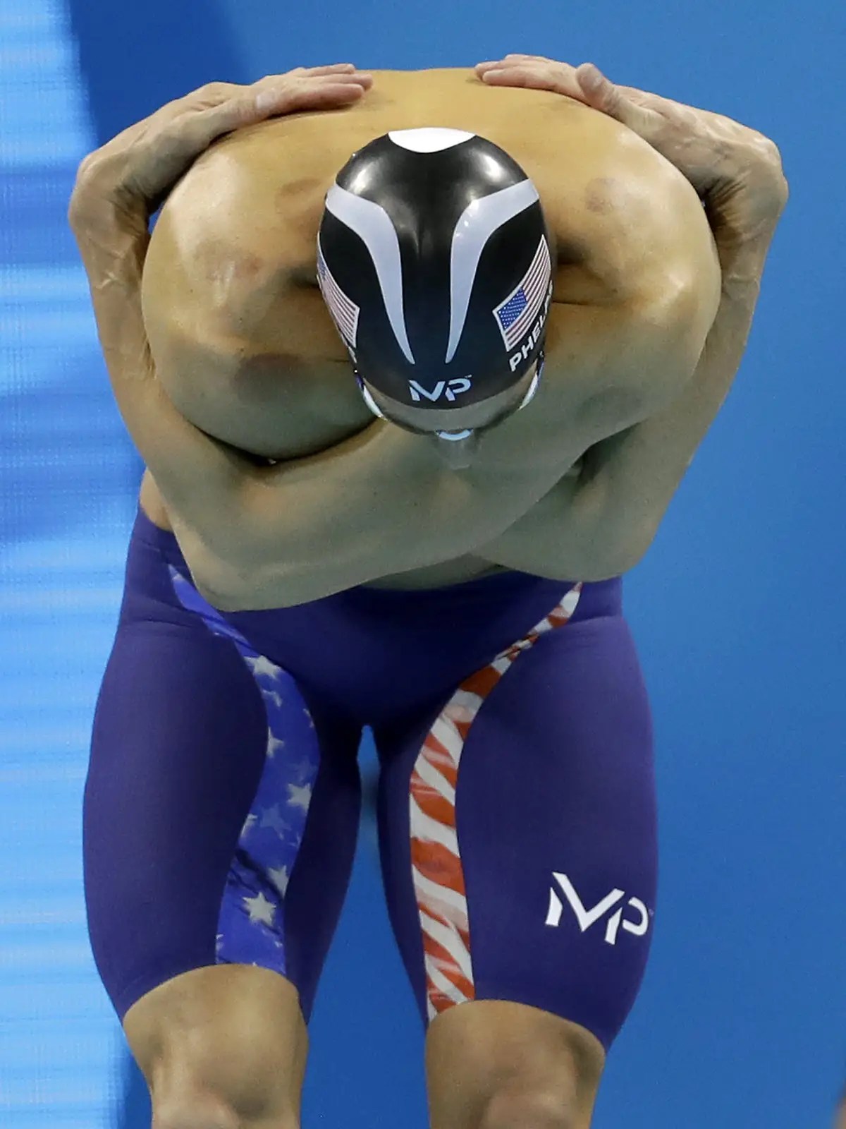 Surreal photo of Michael Phelps shows just how much of a physical freak