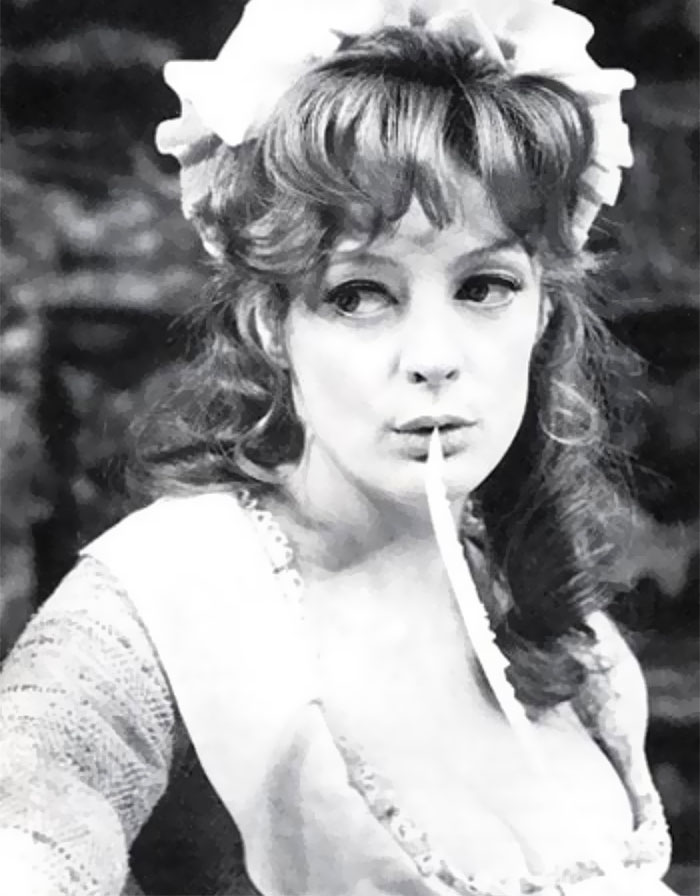 10+ Beautiful Throwback Pics Of Dame Maggie Smith Bored Panda
