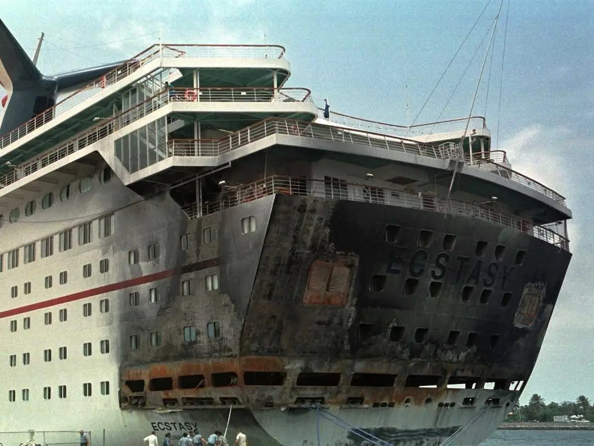 A Photo History Of Carnival Cruise Ship Disasters Business Insider