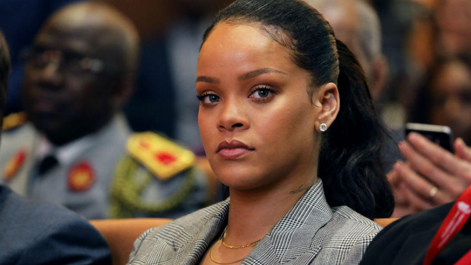 Sénégal des groupes religieux accusent Rihanna d'être une Illuminati