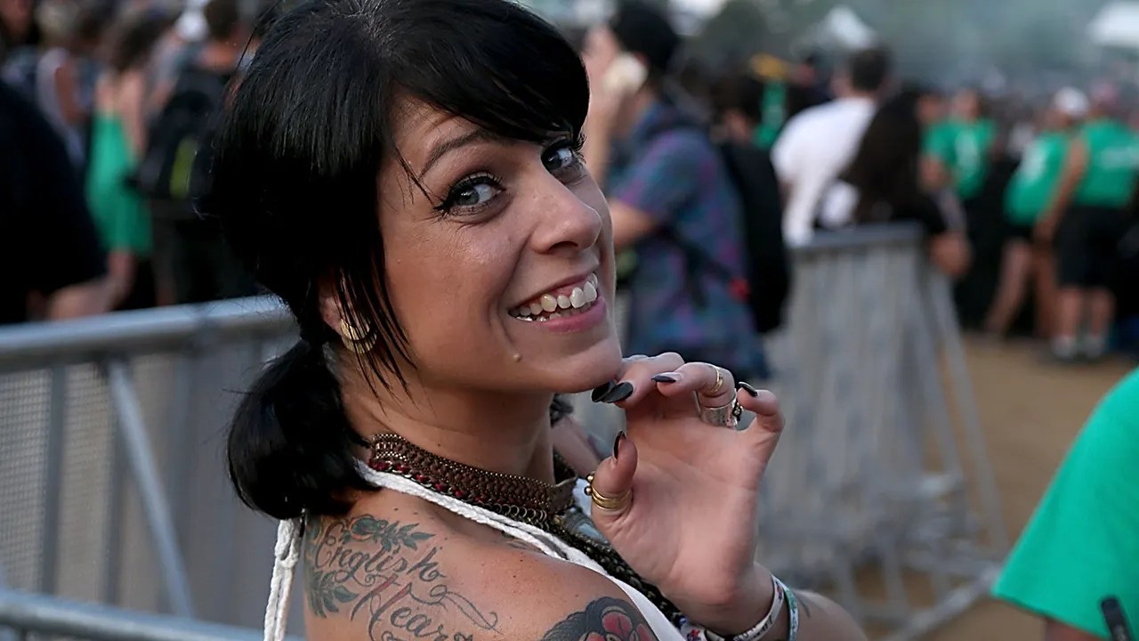 'American Pickers' star Danielle Colby shares photo from hospital