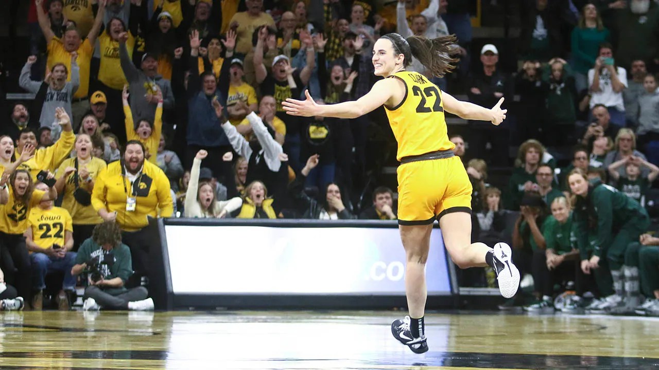 Iowa’s Caitlin Clark sinks buzzerbeater from halfcourt logo to push