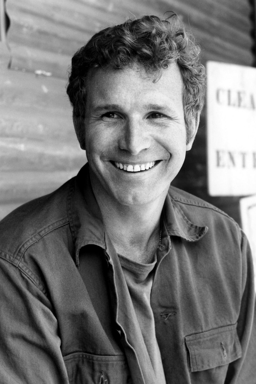 Wayne Rogers Dead 'M*A*S*H' Trapper John Was 82 Hollywood Reporter