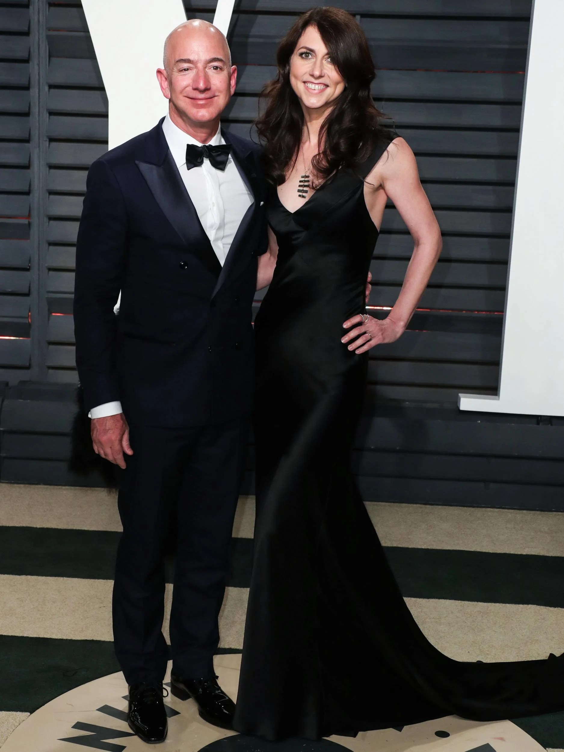 Mackenzie Scott Husband Dan Jewett Age Trending News 8488g1