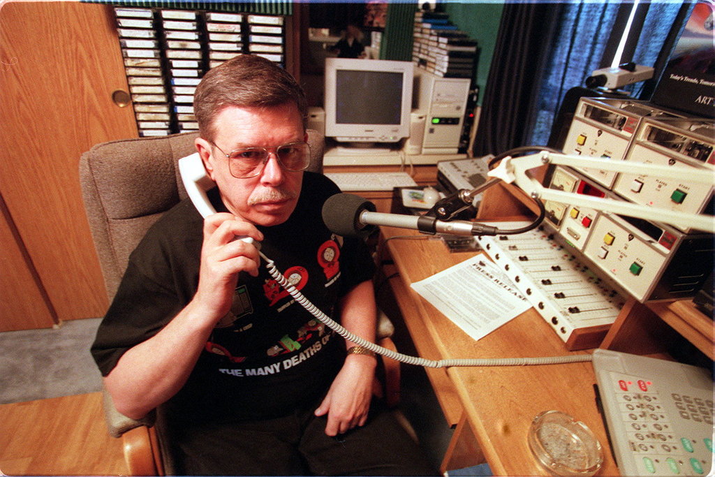 Art Bell, Radio Host Who Tuned In to the Dark Side, Dies at 72 The New York Times