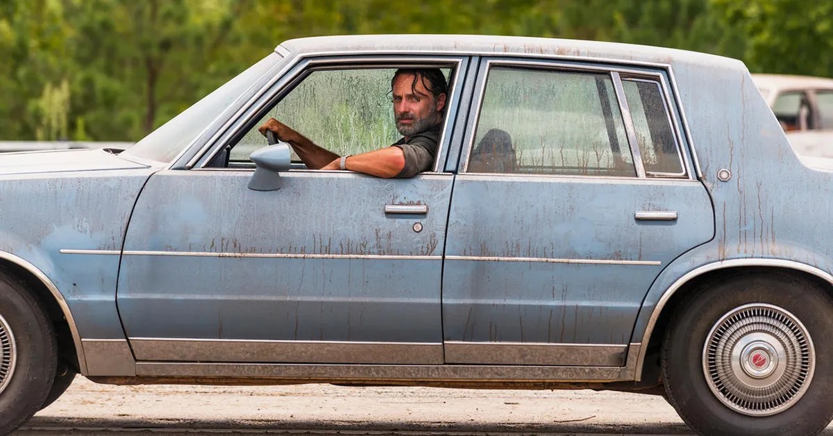 10 Cars Driven By The Walking Dead Cast IRL (And 10 Real Cars That Are