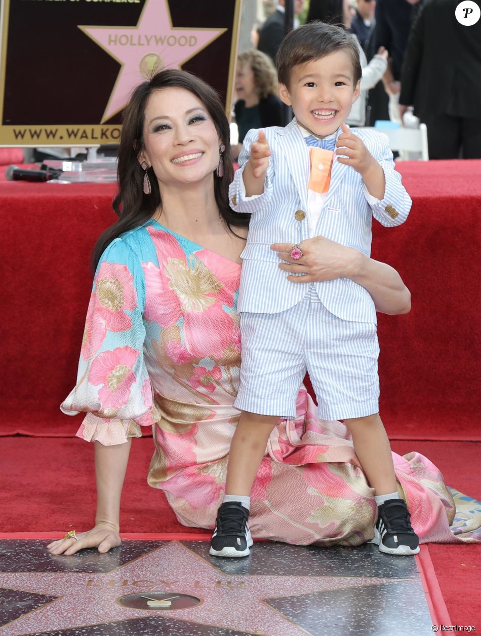 Lucy Liu et son fils Rockwell Lloyd Lucy Liu reçoit son étoile sur le