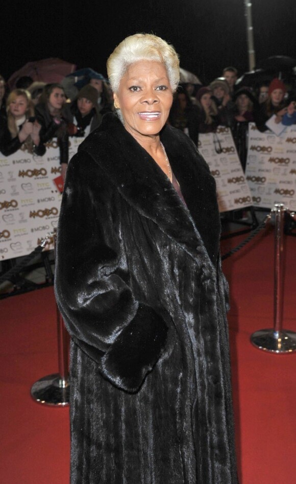 Dionne Warwick ruinée La cousine de Whitney Houston doit 10 millions