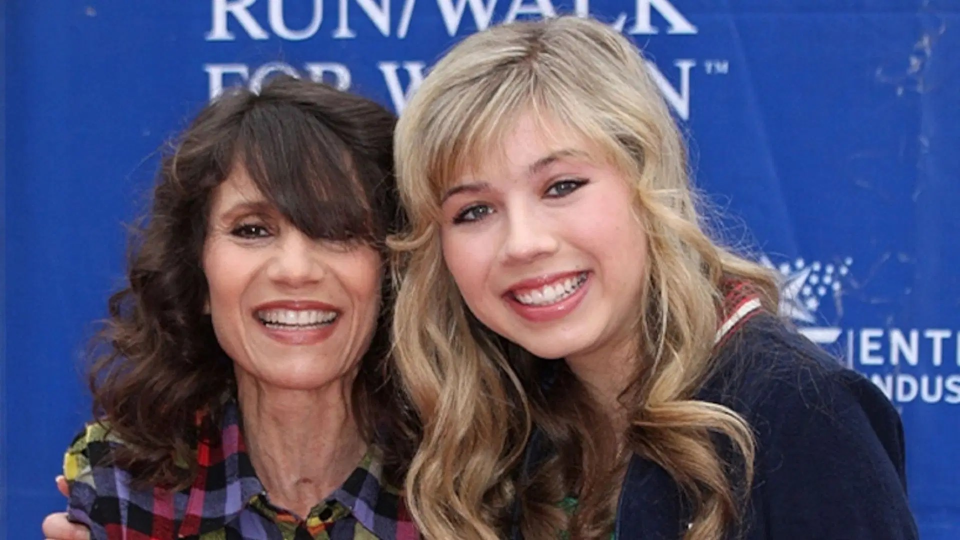 How did iCarly star McCurdy's mom pass away?