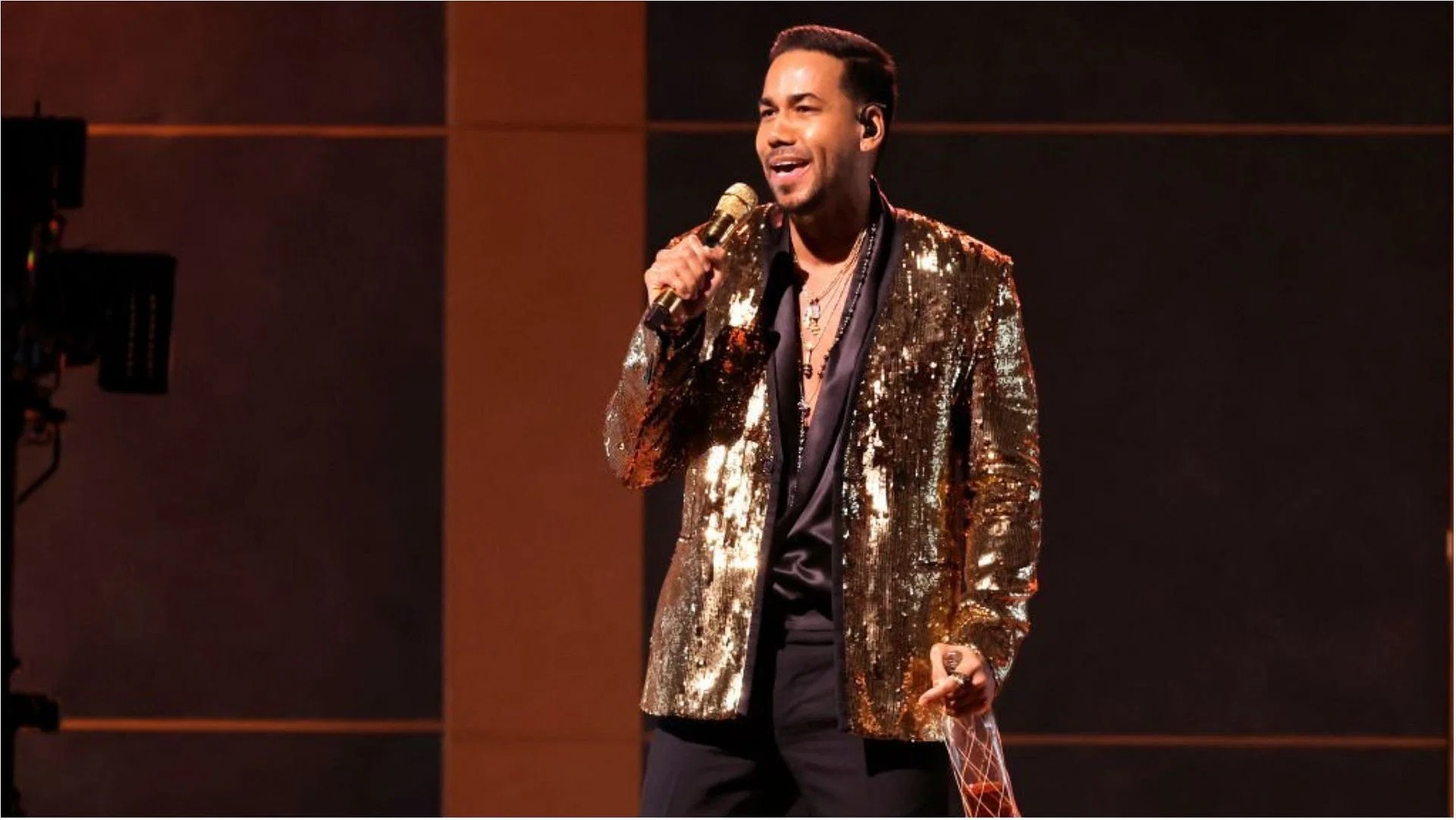 How many children does Romeo Santos have? Singer shares girlfriend's