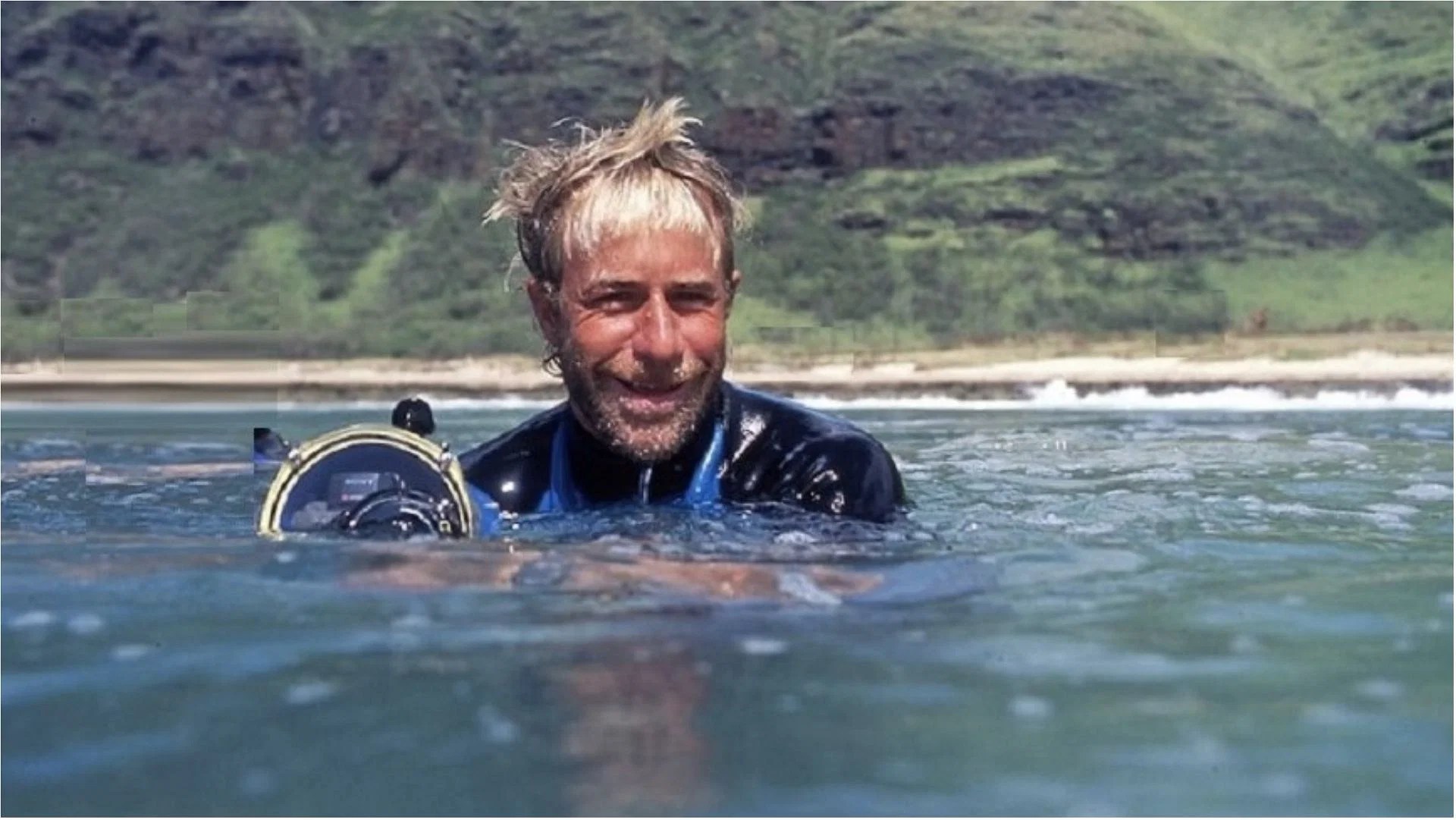 How old was Larry Haynes? Netizens pay tribute as surf photographer