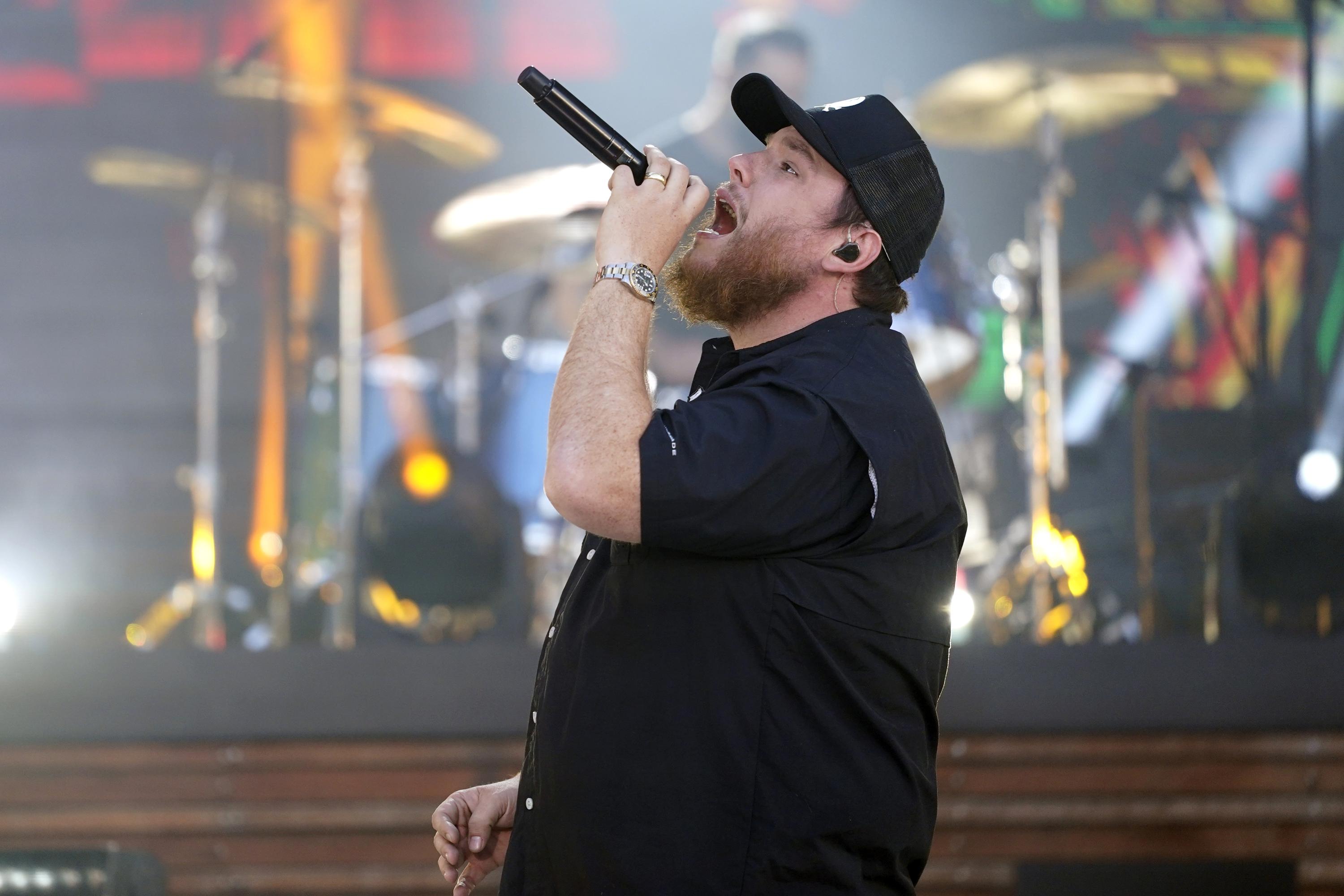 Singer Luke Combs pays for funerals of 3 who died after show AP News