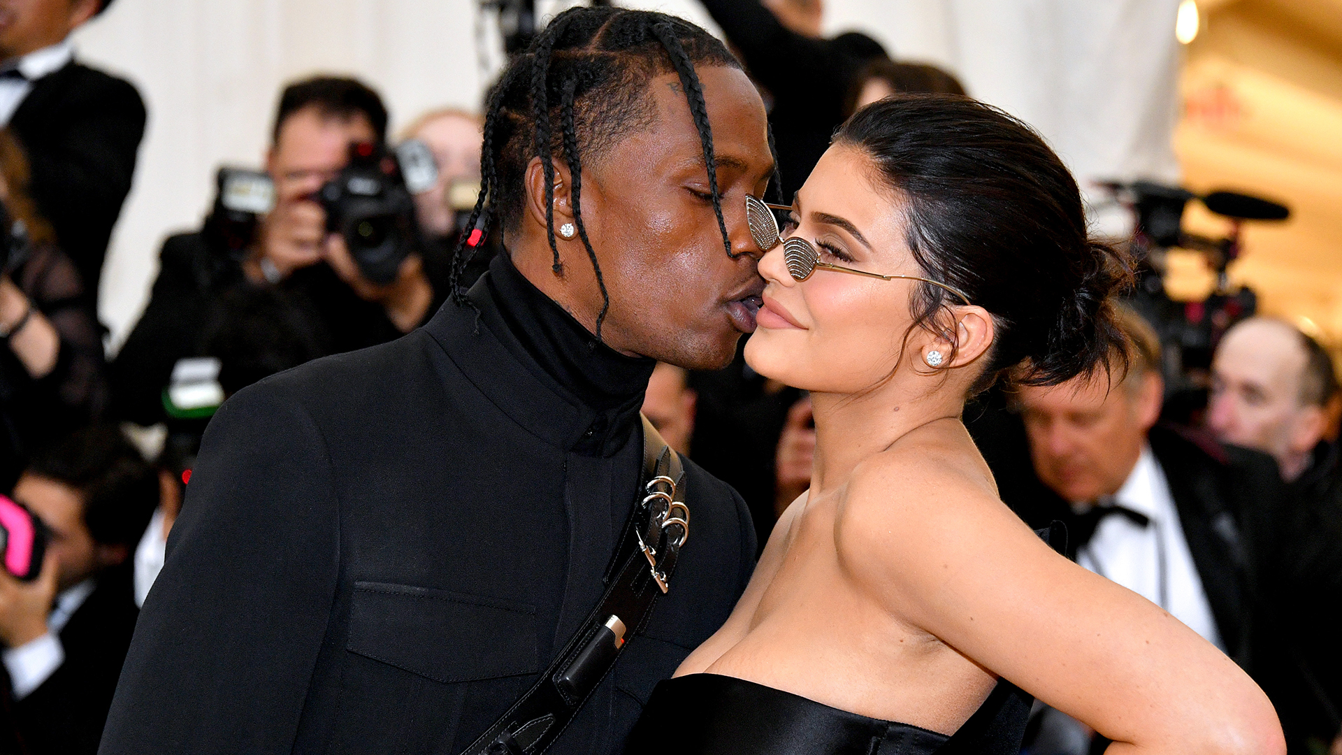 Did Travis Scott Cheat on Kylie Jenner? Photo Clue StyleCaster