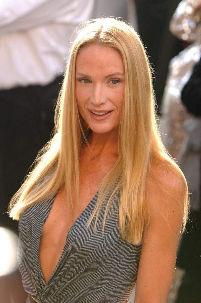 Kelly Lynch Biography, Height & Life Story Super Stars Bio