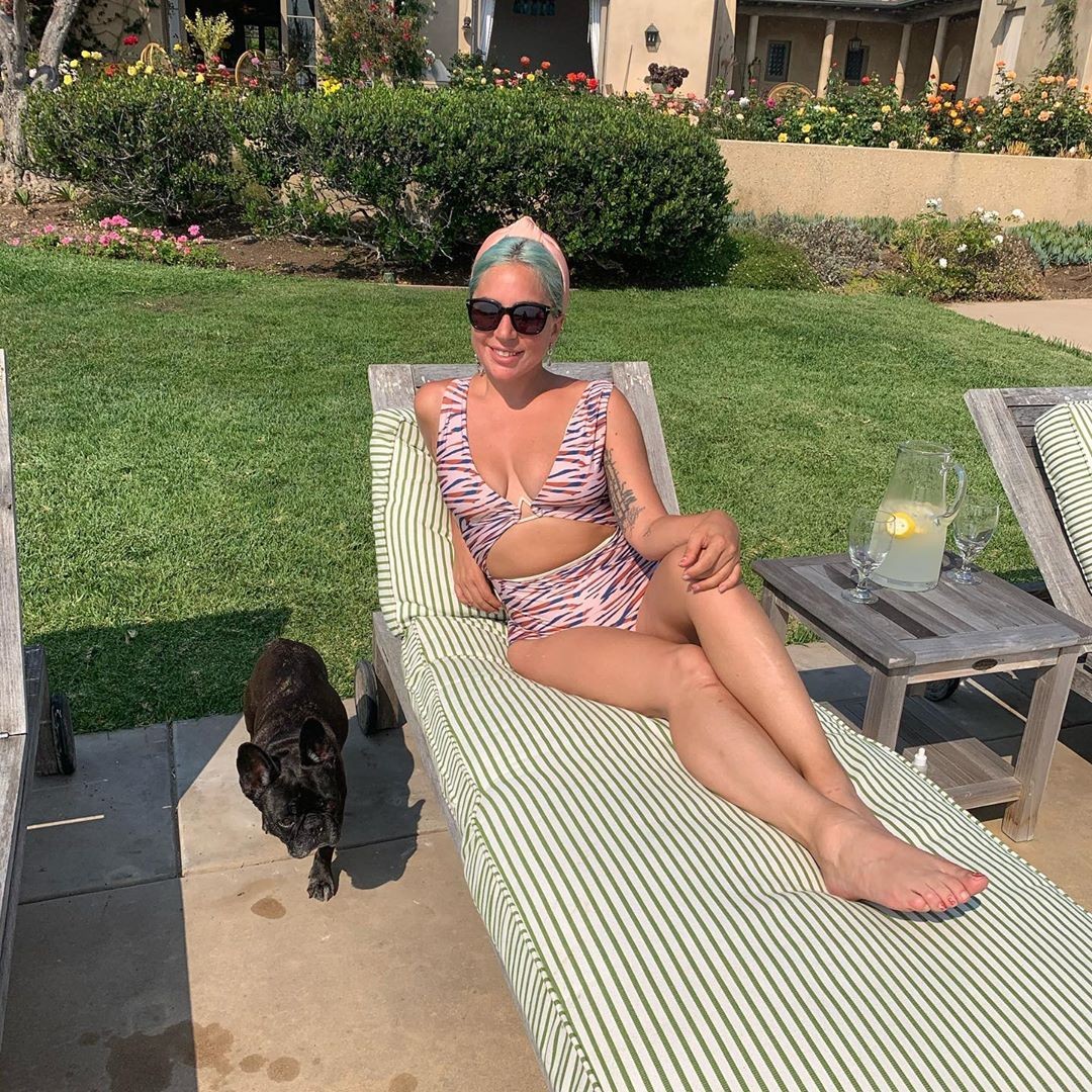 Lady Gaga In Lingerie And Bikini With Azure Hair (5 Photos) The