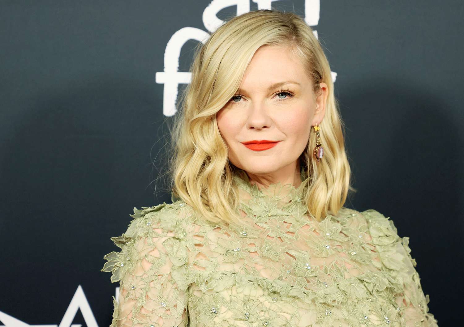 Kirsten Dunst Biography, Wiki, Net Worth, Spouse, Family Background