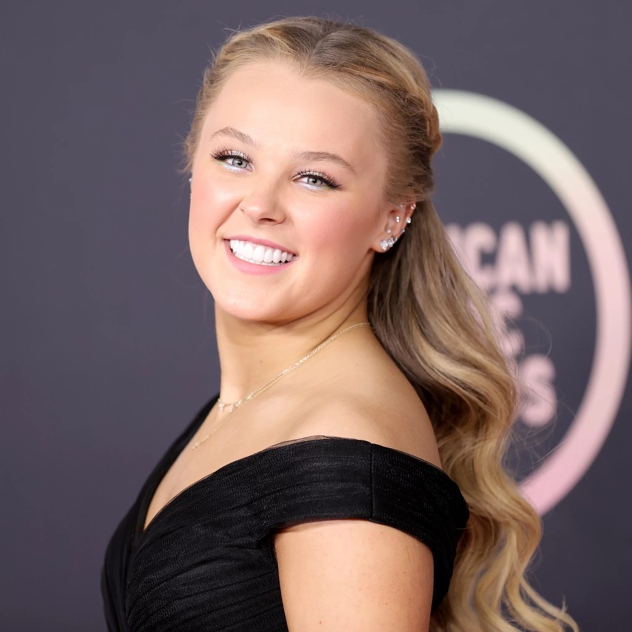 JoJo Siwa's Biography, Wiki, Net Worth, Spouse, Family Background