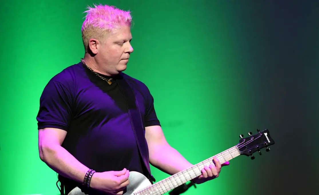 Dexter Holland Net worth, Age Weight, BioWiki, Wife, Kids 2024 The