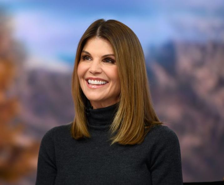 Lori Loughlin Net worth, Age BioWiki, Weight, Kids, Husband 2023 The