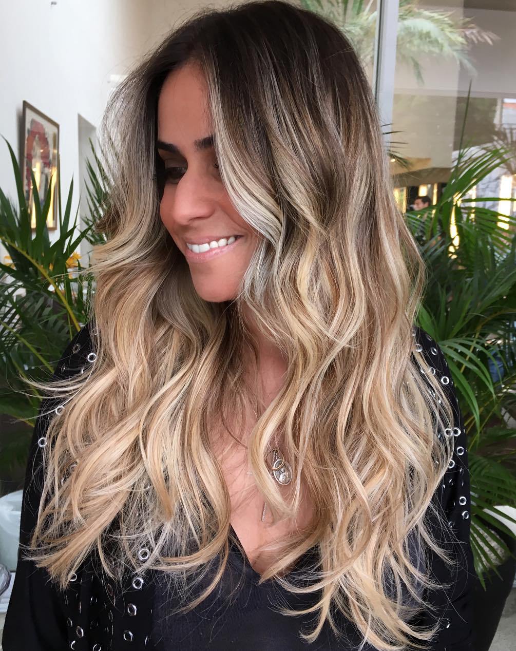 20 Perfect Ways To Get Beach Waves In Your Hair In 2022