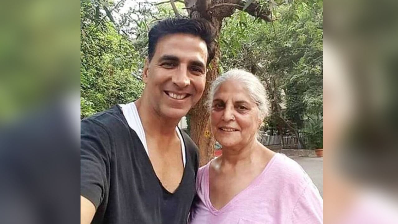 The stars reached the crematorium to bid farewell to Akshay Kumar's