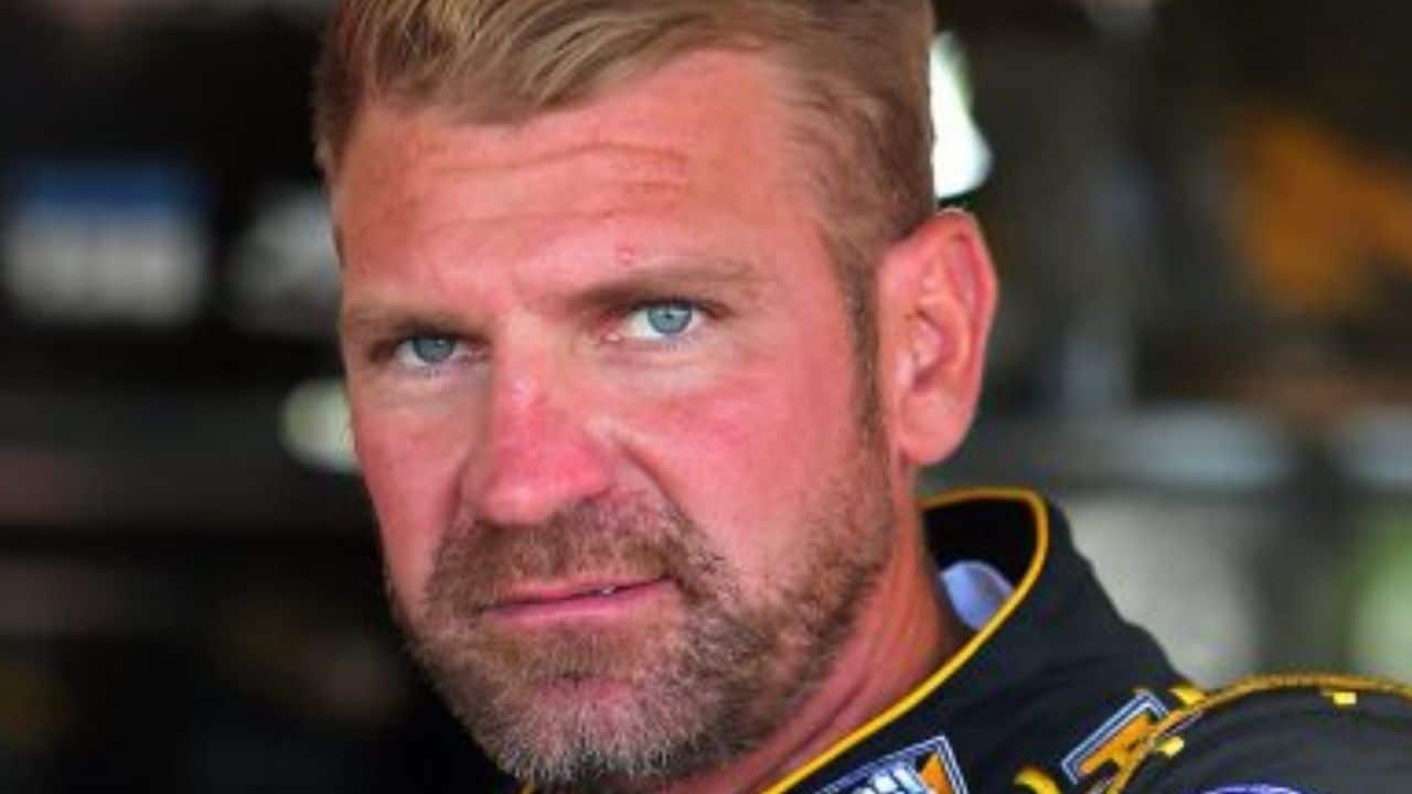 Clint Bowyer Biography, Age, Height, Wife, Titles, Wins, Net Worth