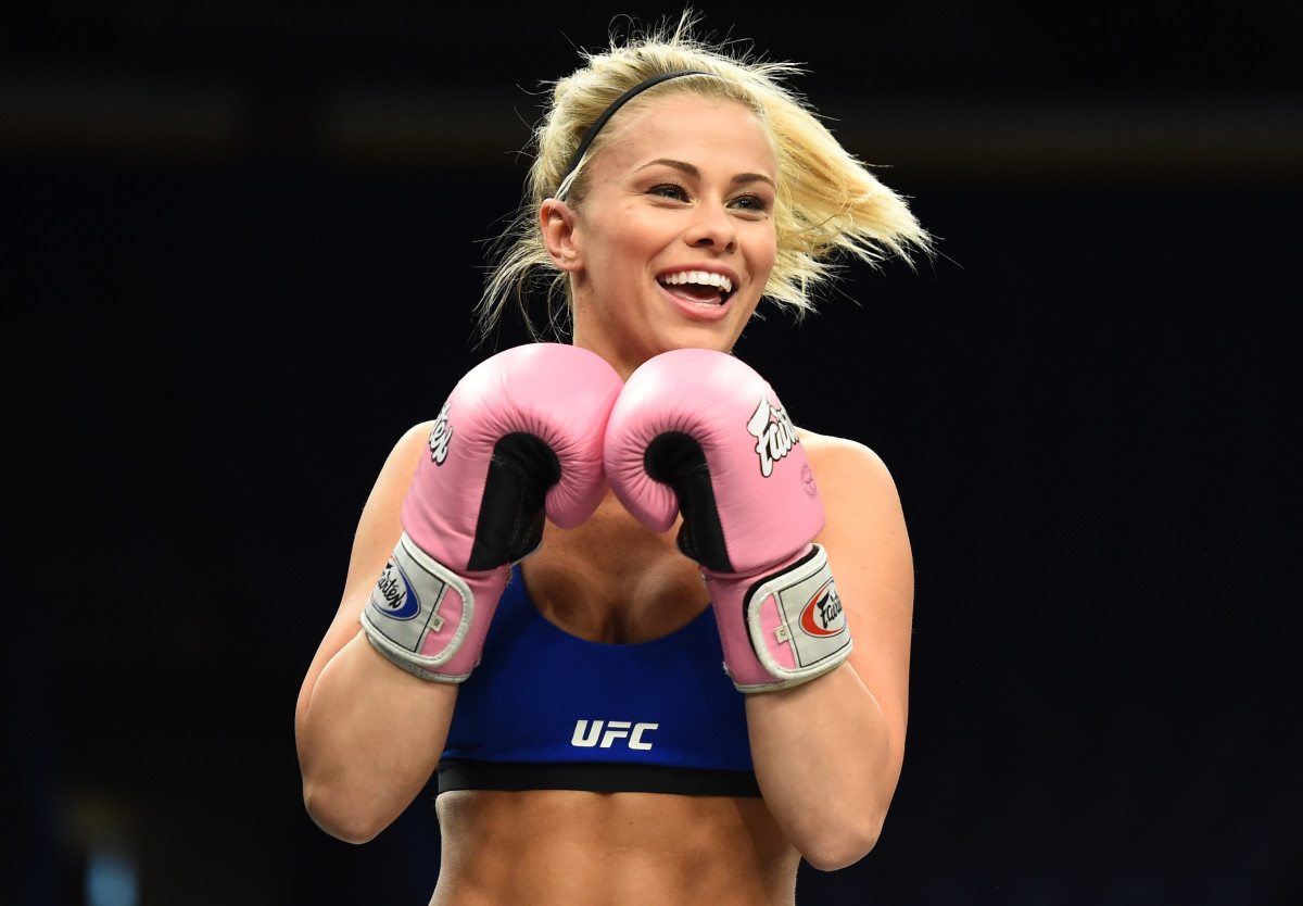 Former UFC Star Paige VanZant Turning Heads With Bathroom Selfie The