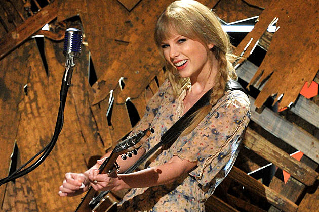 Taylor Swift Answers Critics With Flawless Performance of ‘Mean’ at