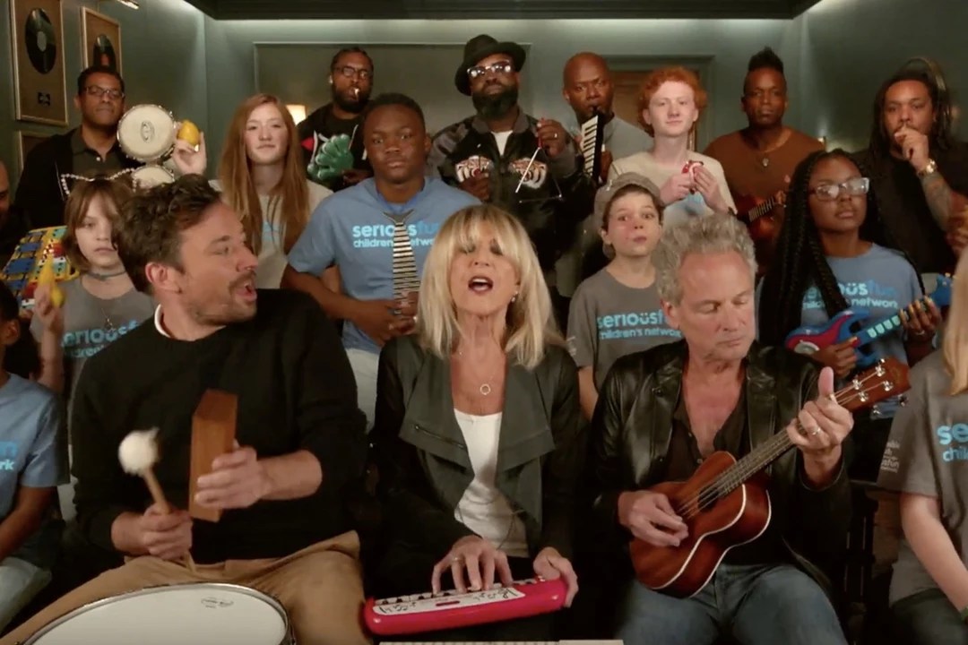 Watch Lindsey Buckingham and Christine McVie Play 'Don't Stop' With