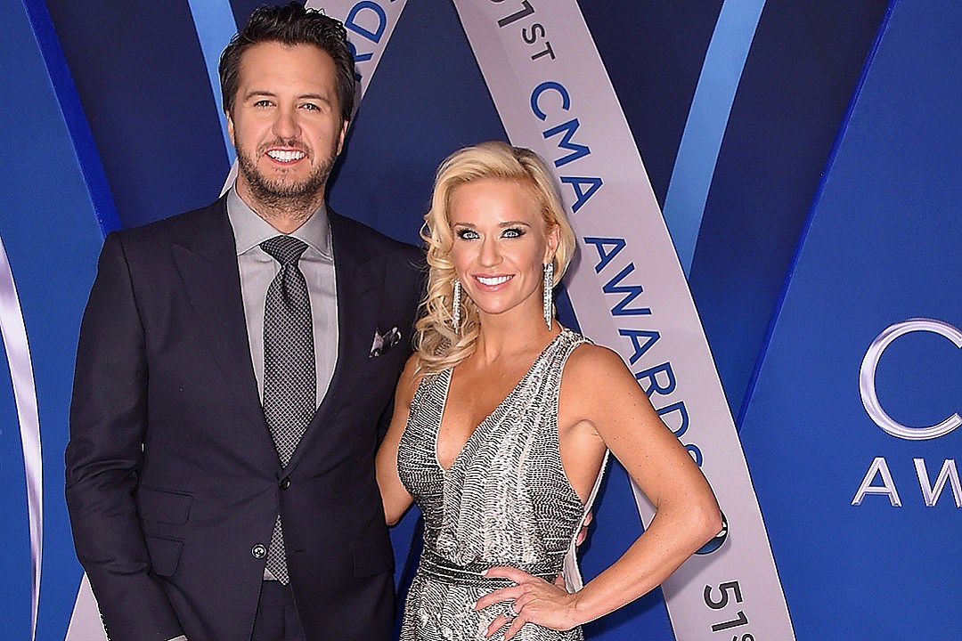 Luke Bryan + Wife Caroline 2017 CMA Awards Red Carpet Pictures