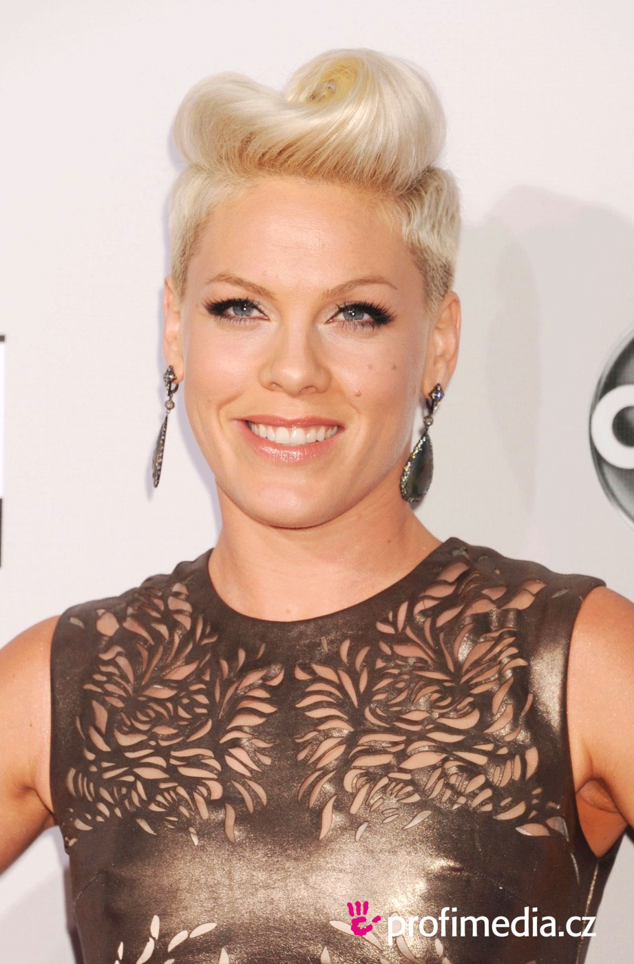 Pink hairstyle easyHairStyler