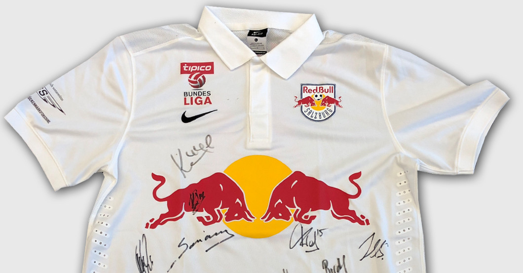 Vom österreichischen Meister Teamsigniertes RB Salzburg