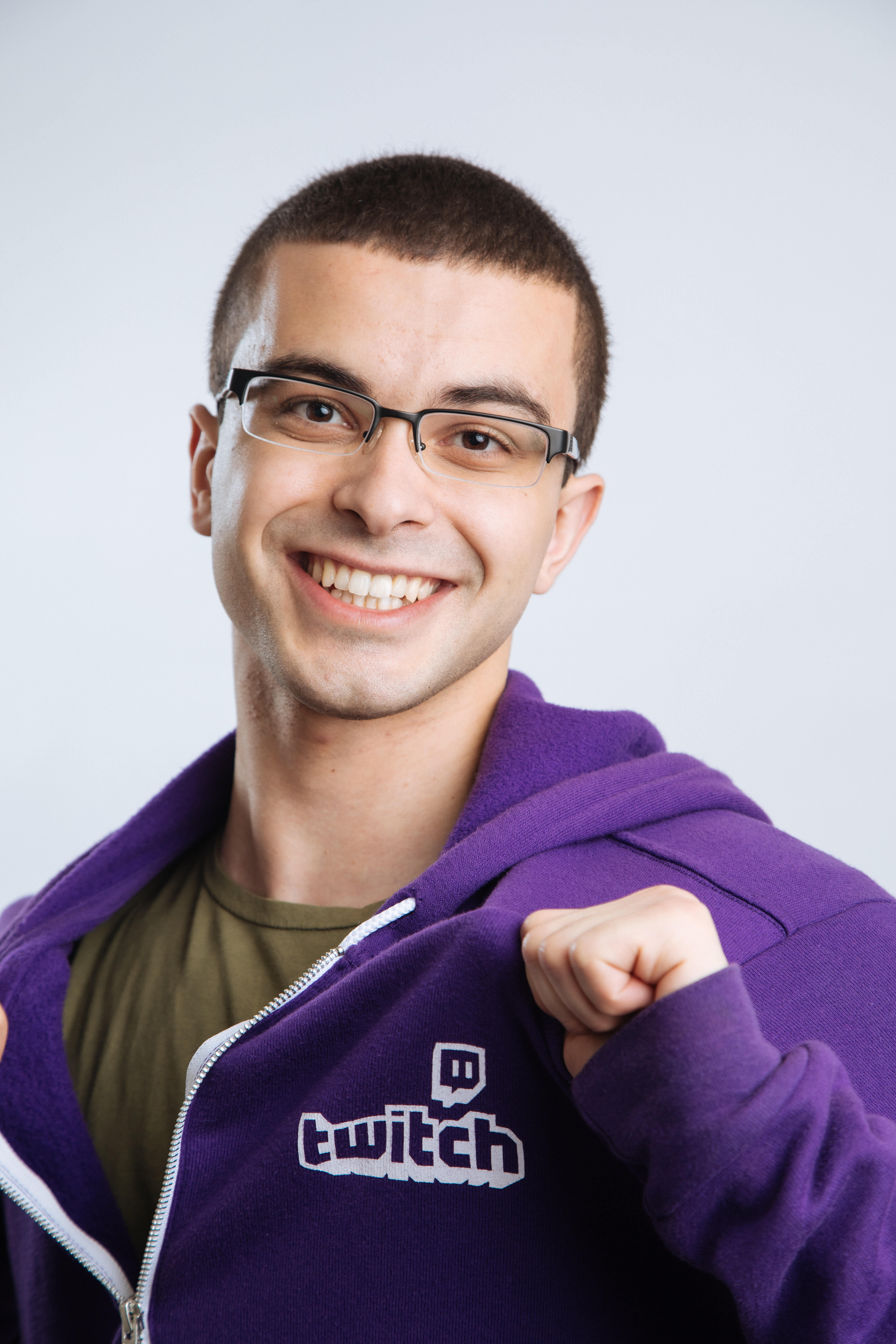 Nick Eh 30 takes his 4.6 million subscribers from YouTube Live to