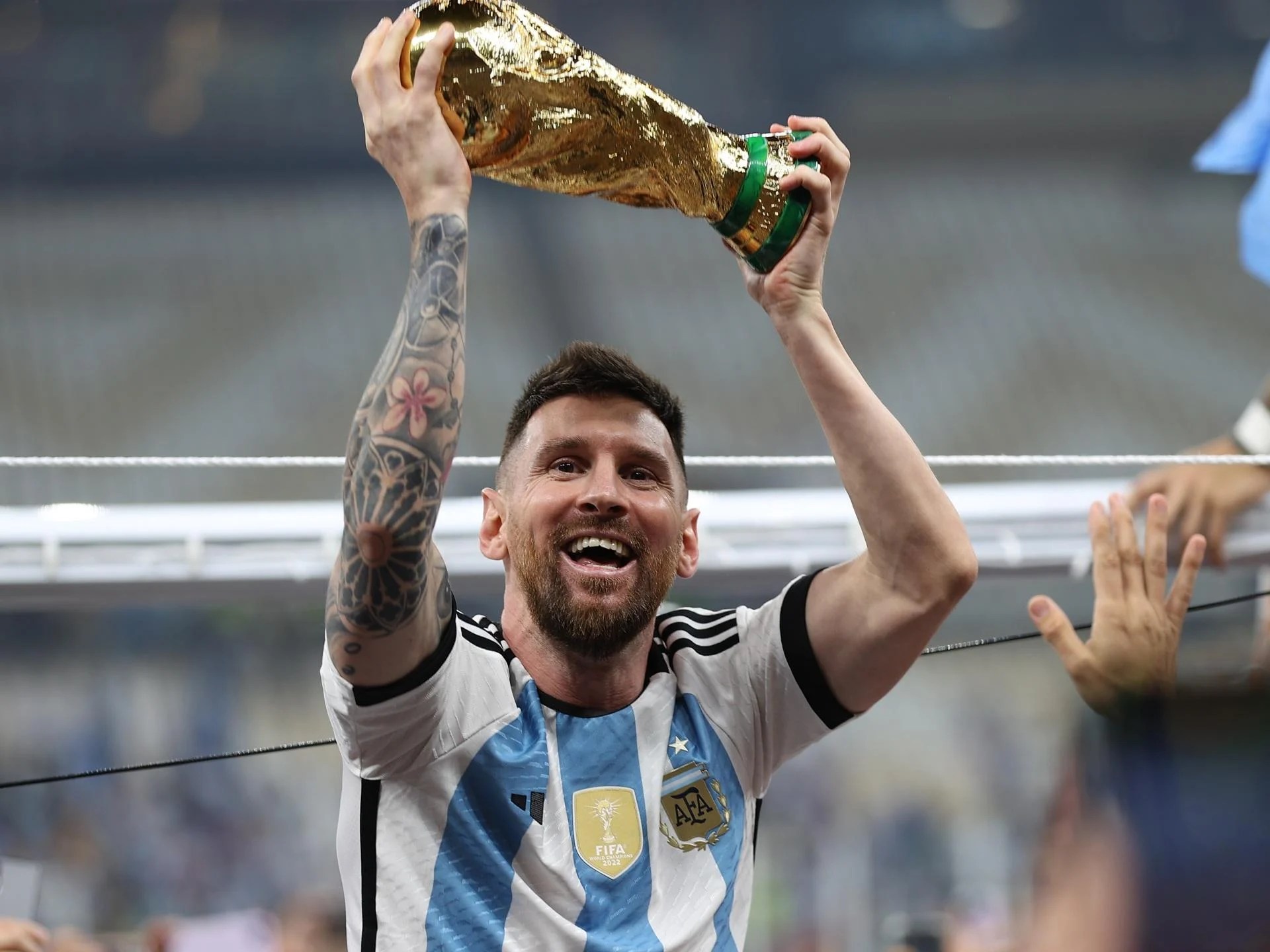 Messi With World Cup Wallpapers Top Free Messi With World Cup
