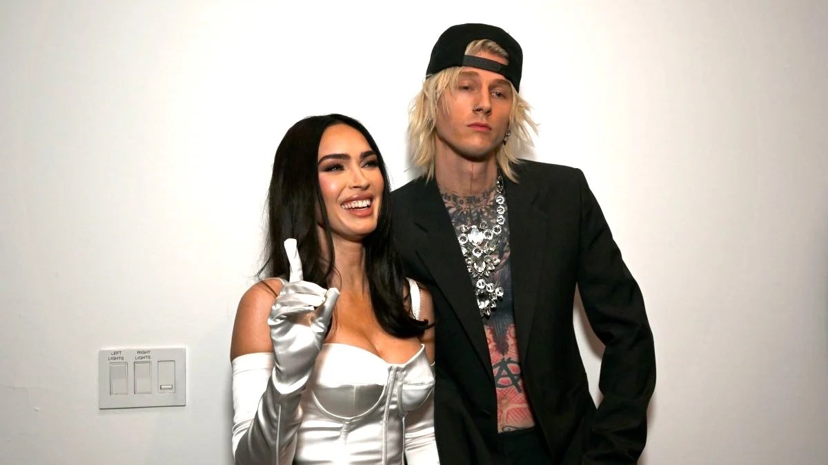 Megan Fox seemingly drops MGK in bathroom selfies and follows Eminem on