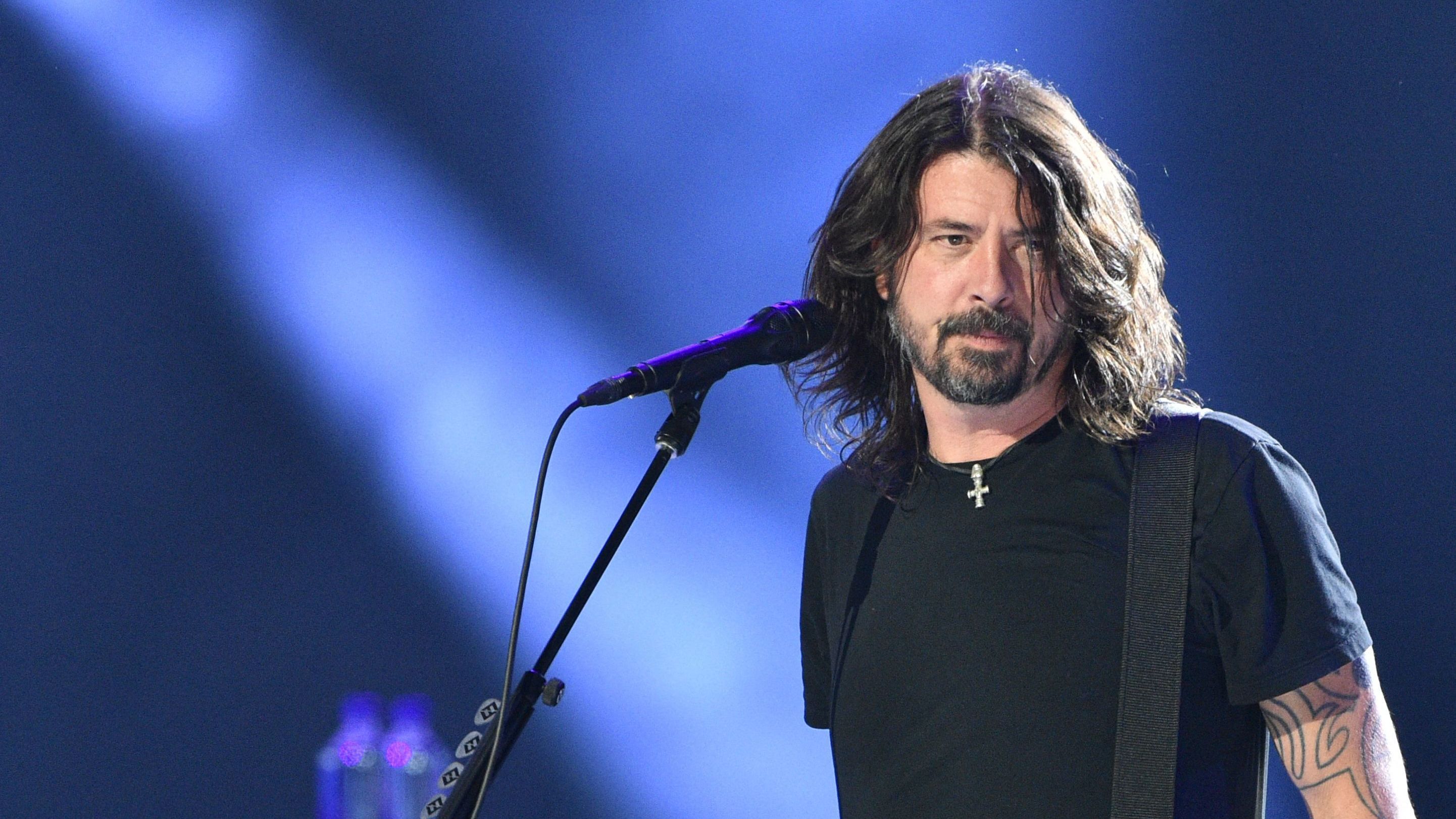 Dave Grohl retraces his lifeaffirming path from Nirvana to Foo Fighters