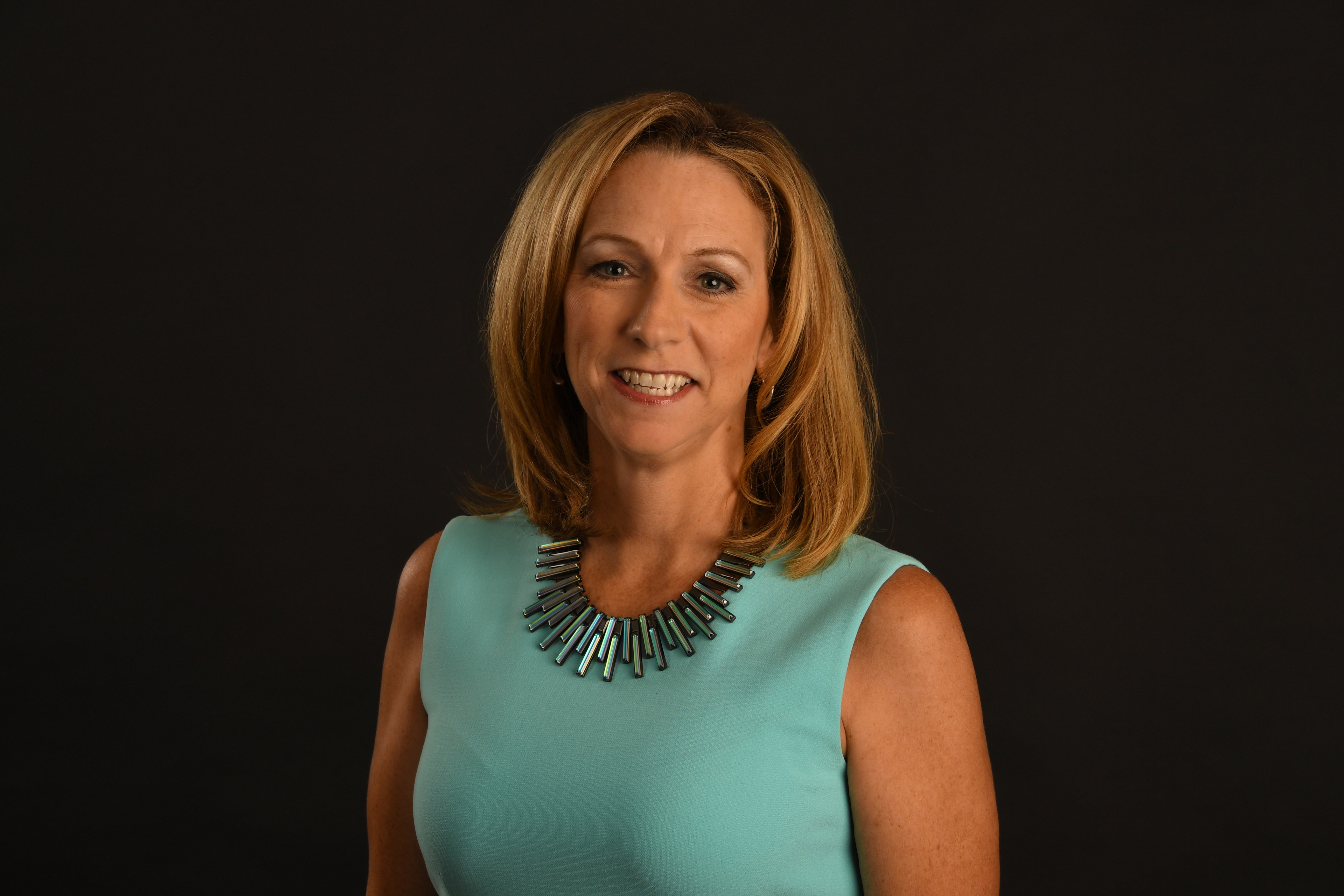 Beth Mowins, new Marquee Network playbyplay announcer for your