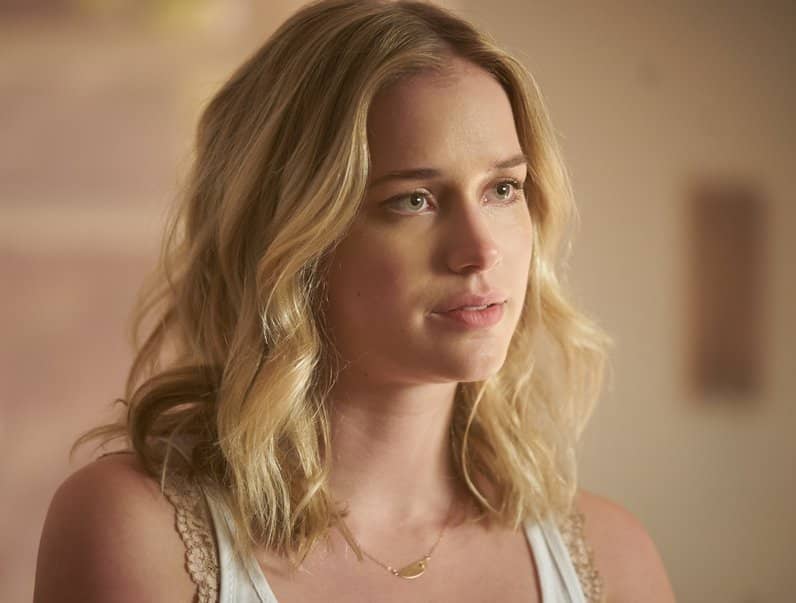 Elizabeth Lail Biography, Age, Wiki, Height, Weight, Boyfriend, Family