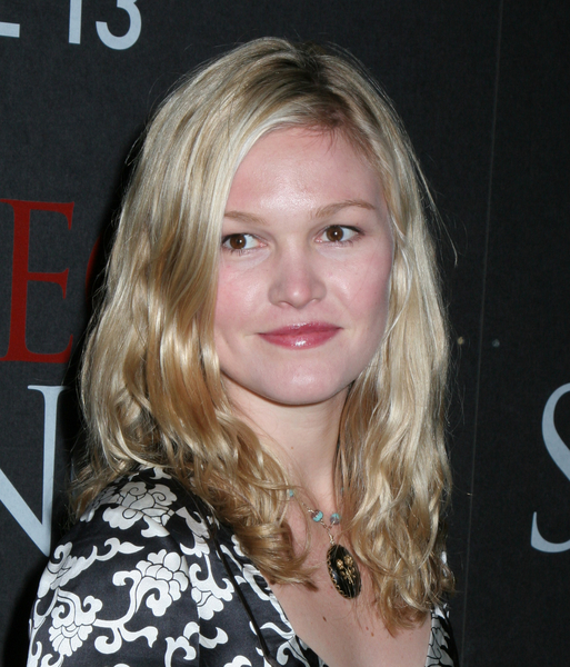 Julia O'Hara Stiles ? DIKABARKAN