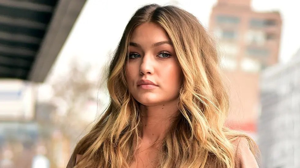 Gigi Hadid Height, Weight, Net Worth, Ethnicity, Feet, Plastic Surgery