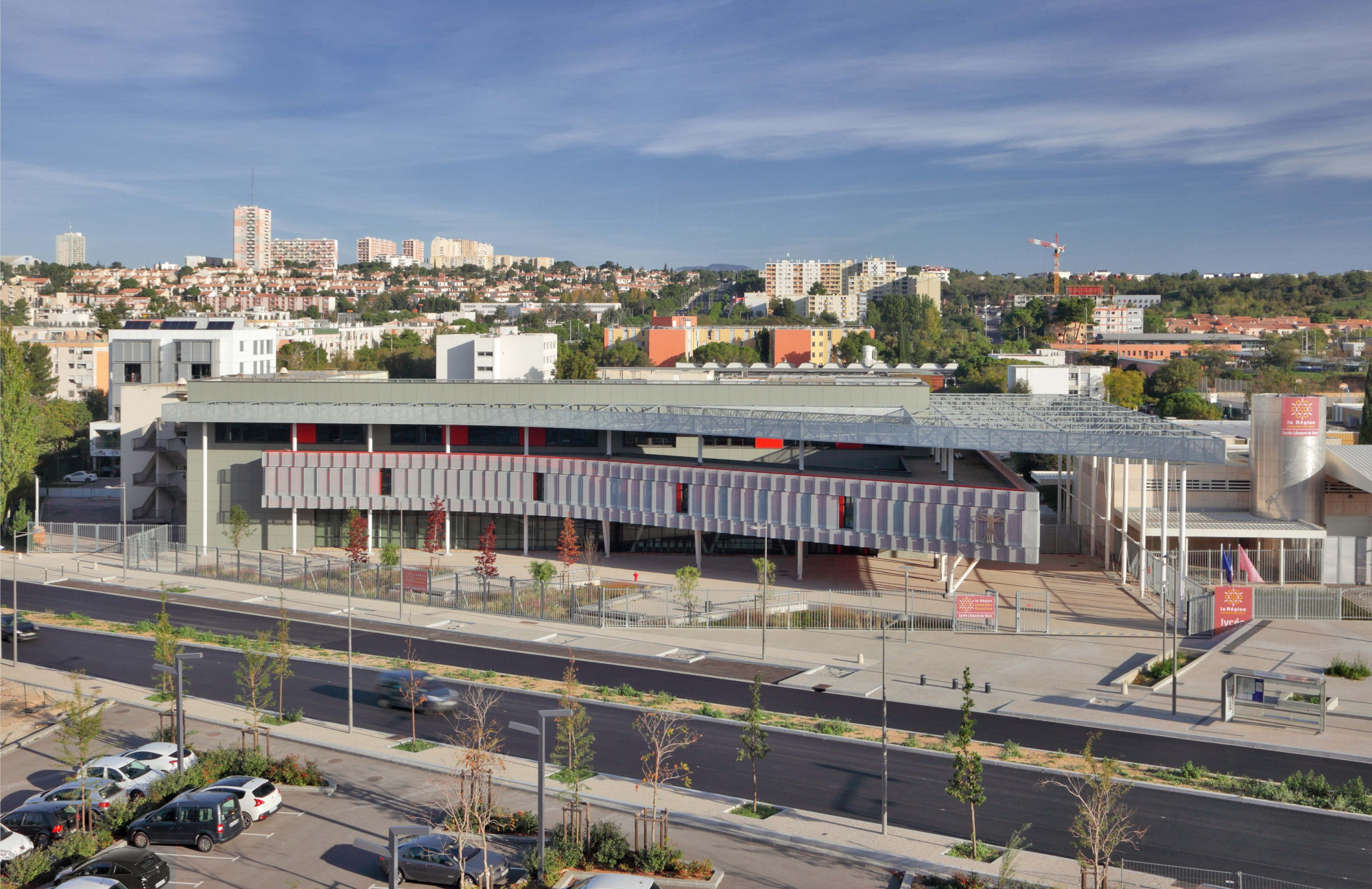 LYCEE LEONARD DE VINCI Bâtiment d'accueil, par HELLIN