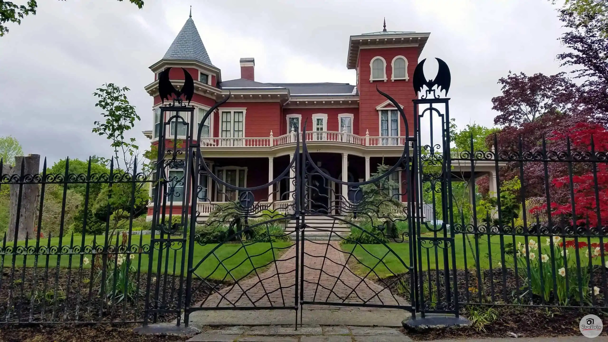 Where Does Stephen King Live? Inside His Haunting Home Archute