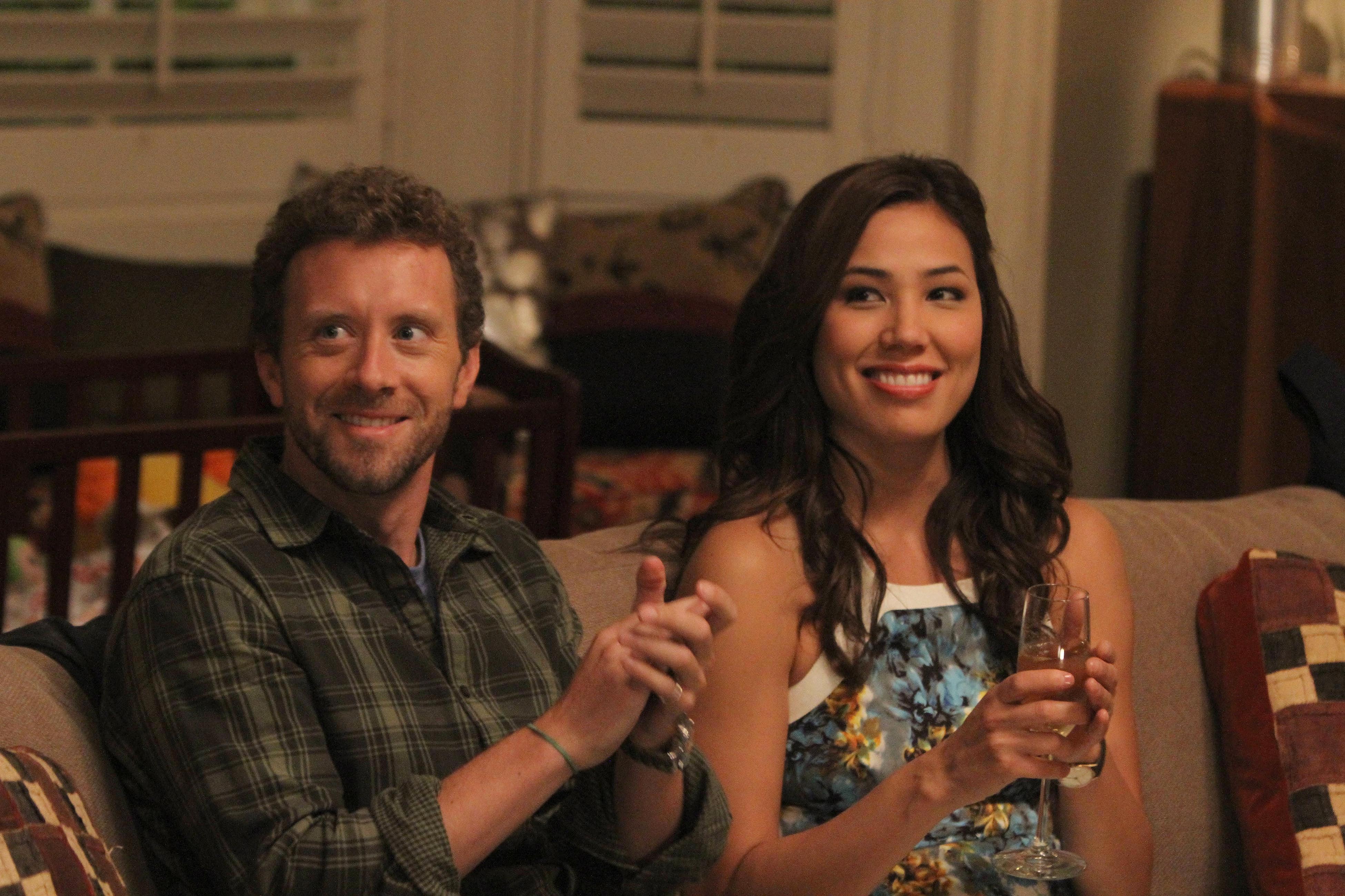 Michaela Conlin as Angela and TJ Thyne as Hodgins in Season 10 of BONES