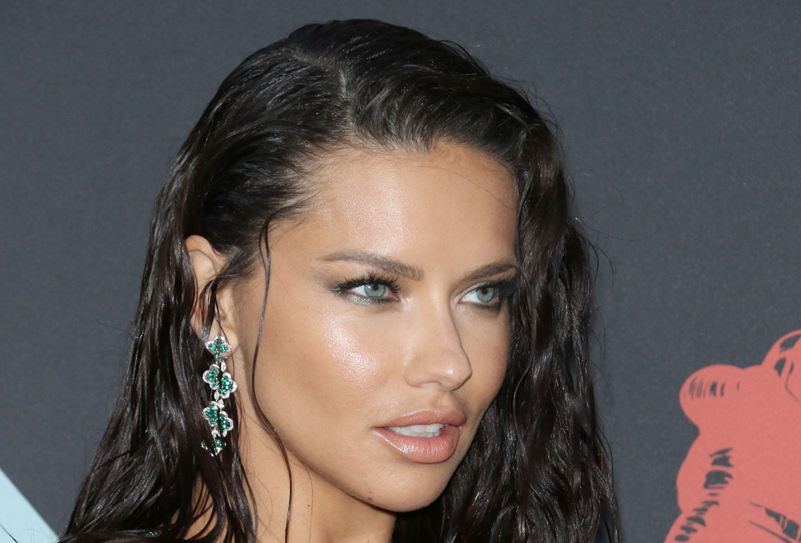 Adriana Lima’s Glam MTV VMAs Beauty Look was Created Using Budget