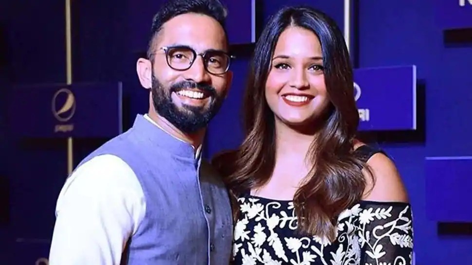 IPL 2022 CSK vs RCB Dinesh Karthik congratulates spouse Dipika
